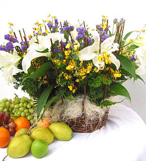 Simple thoughts - Sweet thoughts.It's never easy comforting someone who has lost a loved one, but flowers can say what is often difficult to express in words. Flowers and Fruits are usually sent on the 1st, 3rd and 7th day after the funeral.<br><br>Code:458-7823-458-0000109248