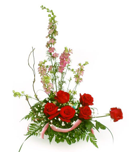 V004 - V004 Approx. size 13 x 19 in. Angelic ....Arrangement of 6 red roses.<br><br>Code:764-5005-764-0000082205