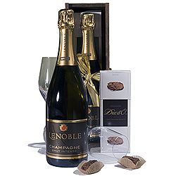 Chocolate & Champagne Gift Box - Composition:
1 Champagne Maison brut 0,7L
1 Duc D'O Belgian Flaked Truffles, 65 gr.
1 Wooden crate<br><br>Code:372-8734-372-0000106847