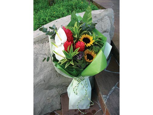 Exotica - Sunflowers, anthuriums, tahitian ginger, brassica and foliage.
Contents may vary depending on availability.<br><br>Code:702-8886-702-0000098114