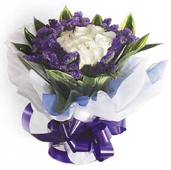 Sincerity heart - 12 Super Cream Roses with Purple Statice and Green Cordyline (L 12